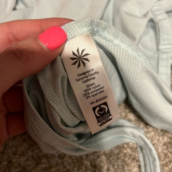 ATHLETA TANK WITH CLASP TO ADJUST Size xxs can fit up to a medium - Picture 3 of 8